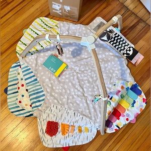 Lovevery Play Gym - Play mat for babies, full kit in box
